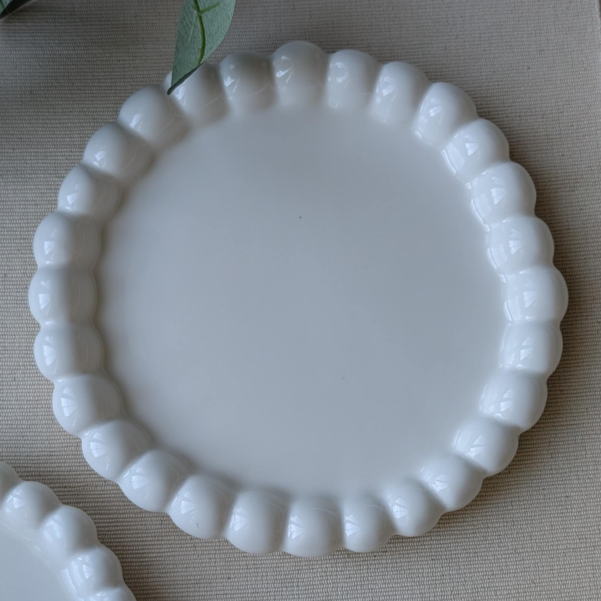 White curved-edge ceramic plate elegant minimalist tableware for desserts, salads, or everyday dining