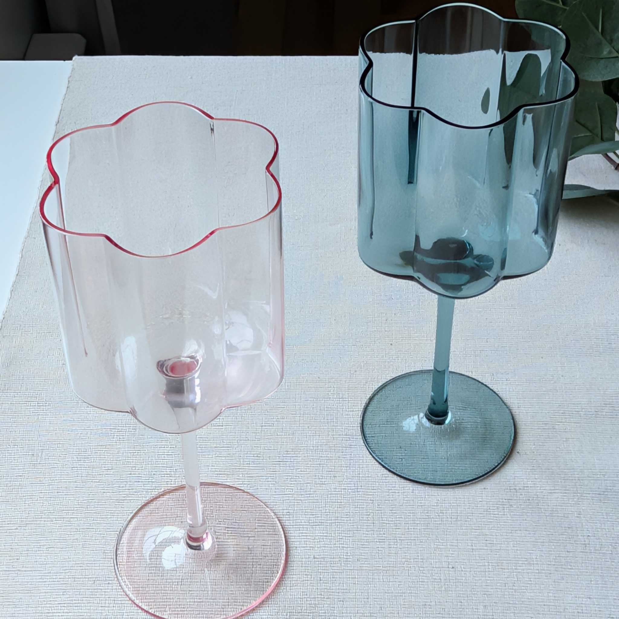 Set of tall flower-shaped scalloped wine glasses in pink and blue glass, perfect for cocktails, wine
