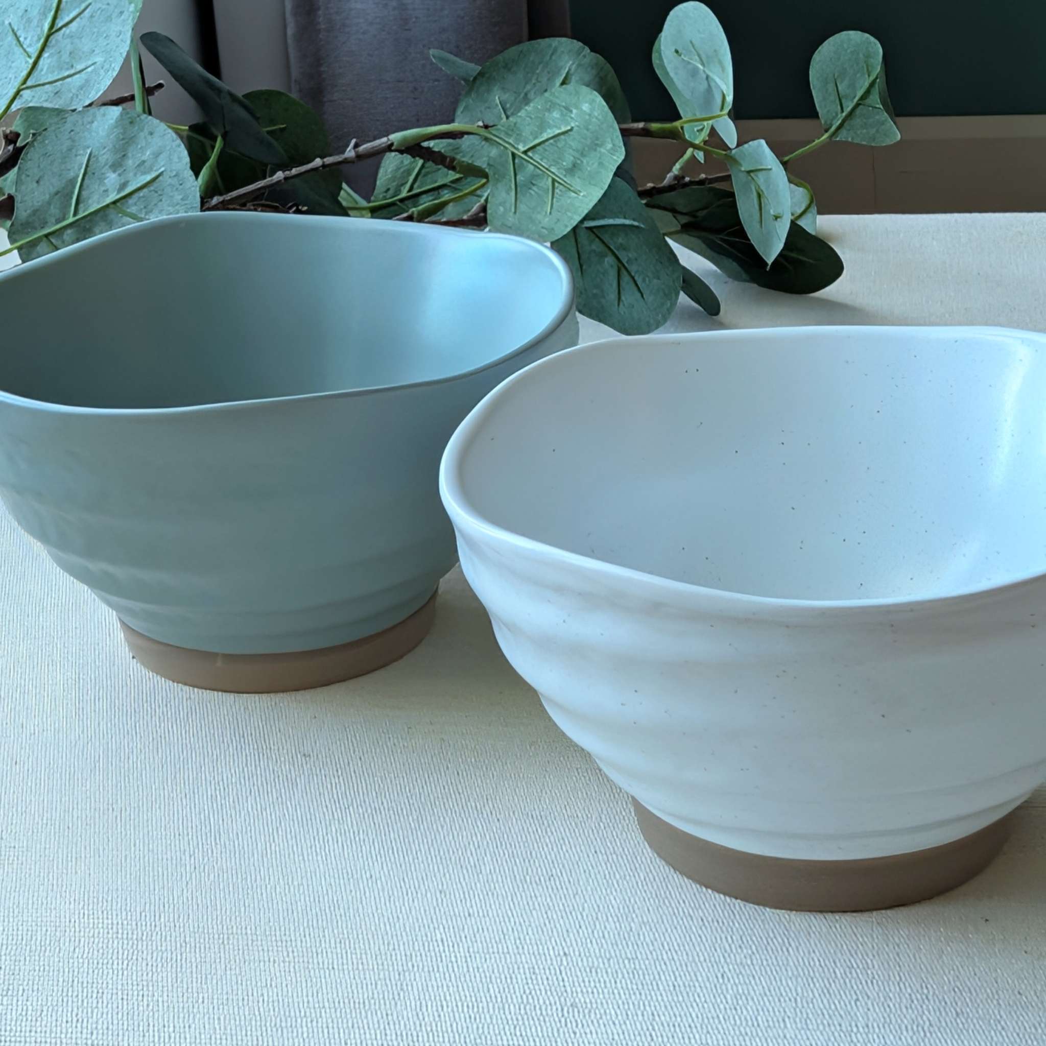 Set of wavy speckled ceramic bowls in white and mint